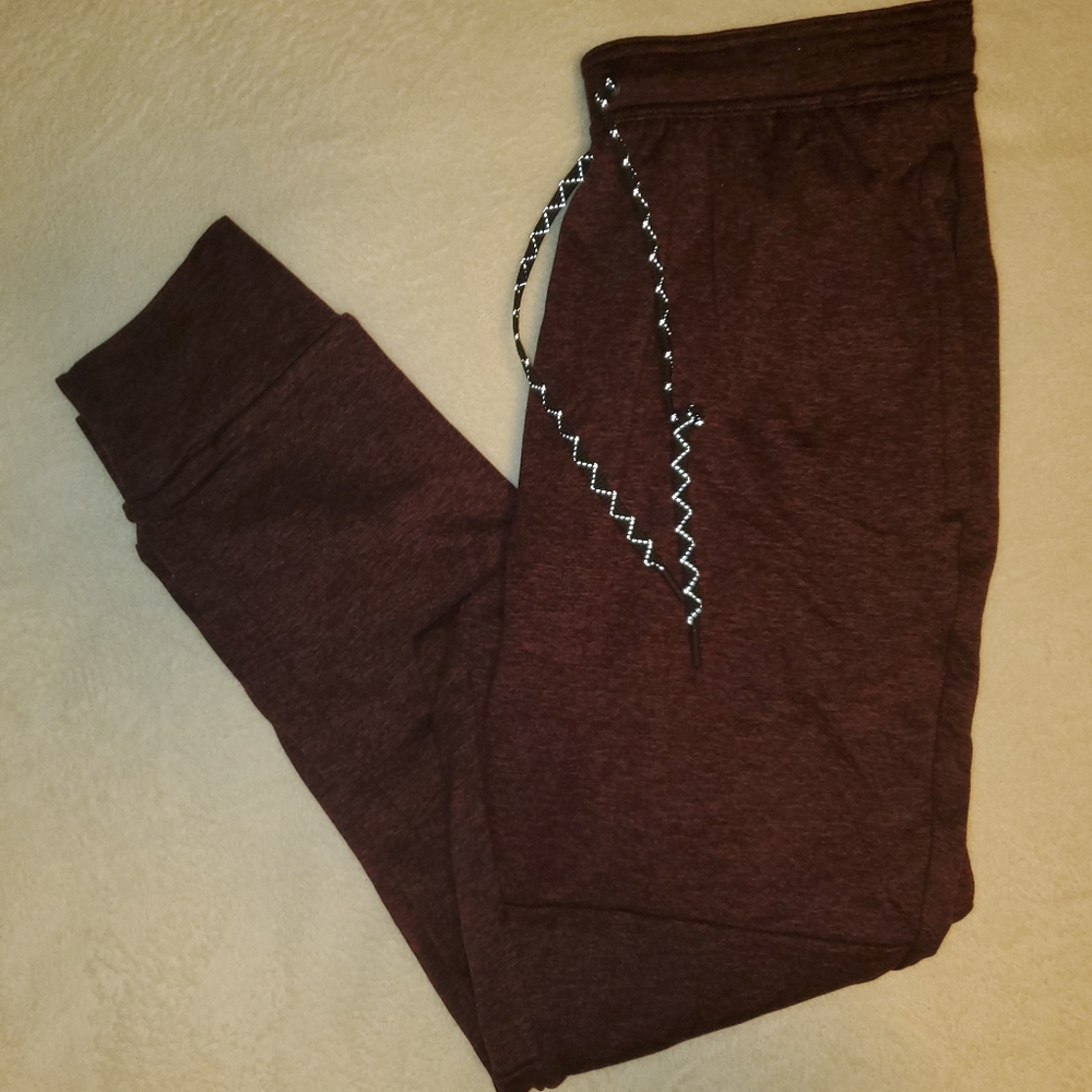 Mens medium American eagle active flex joggers.